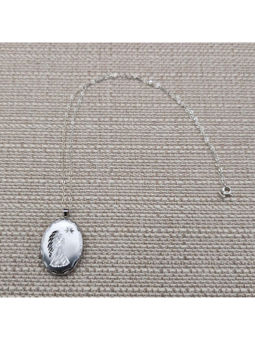 16 Inch Sterling Silver Guardian Angel Oval Locket Necklace A7743